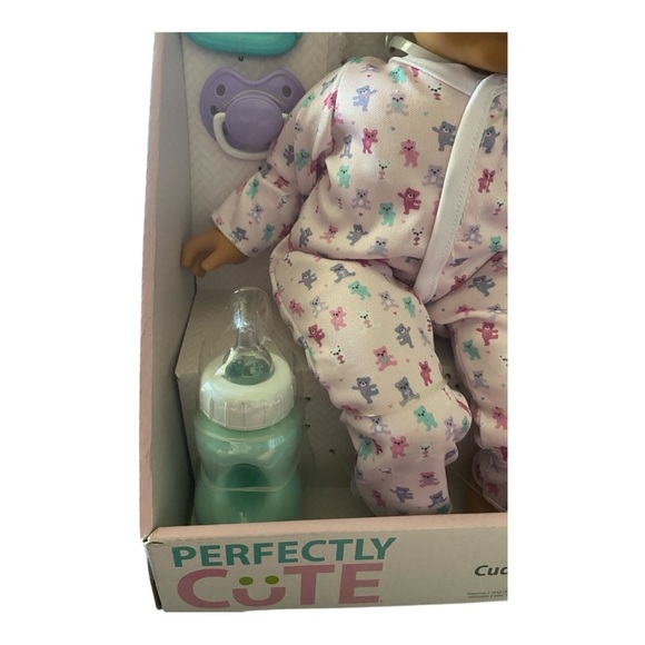 NWT-PERFECTLY CUTE-CUDDLE & CARE BABY DOLL-GIGGLES, CRY, TOOTS AND MORE-AGES 2+ - Picture 6 of 8